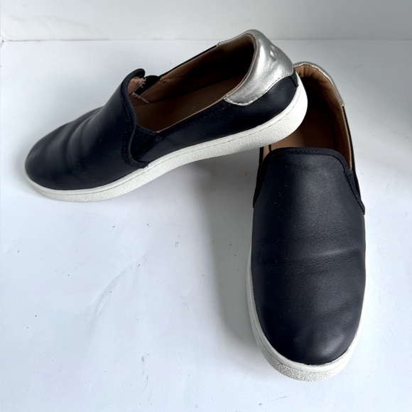 UGG Black Women's Cas Leather Slip On Sneakers. Size 10 - Picture 3 of 13